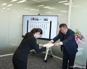 内定通知書授与の様子